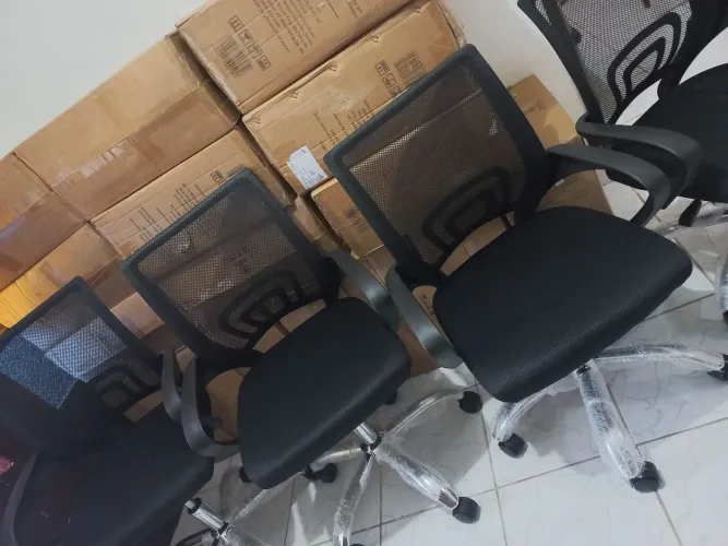 Cadeiras de escritório - novas! -