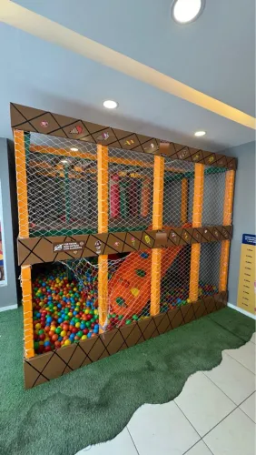 Brinquedo Infantil com Piscina de Bolinhas