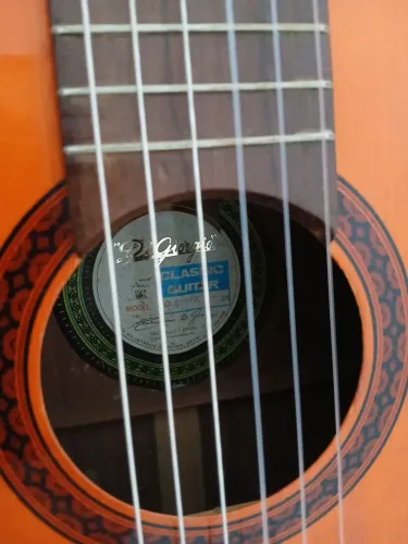 Violao di giogio  1975 assinado 