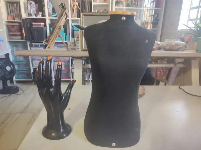 Expositor de Bijuterias: Mão e busto Manequim 