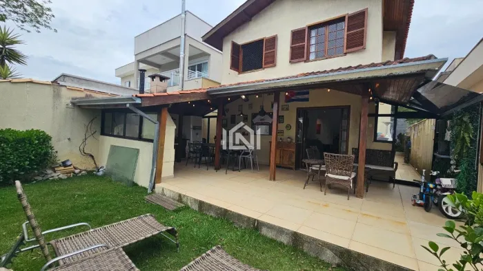 Casa à venda no condomínio Terras de São Fernando