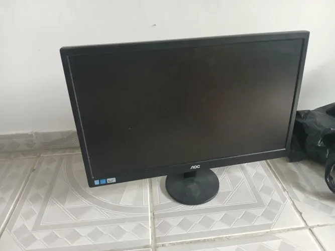 Monitor 21 polegadas AOC usado, precisando trocar display.