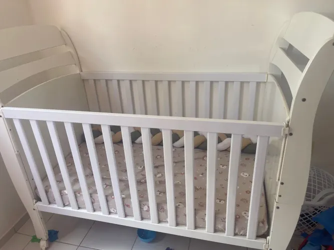 Berço com colchão 