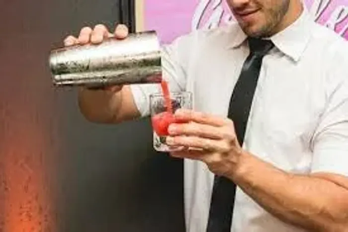 GARÇOM BARTENDER Chama a Nossa empresa !71 9_8_3_9_9_7_9_0-4