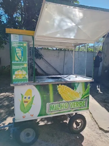 Carrinho de milho e cachorro quente