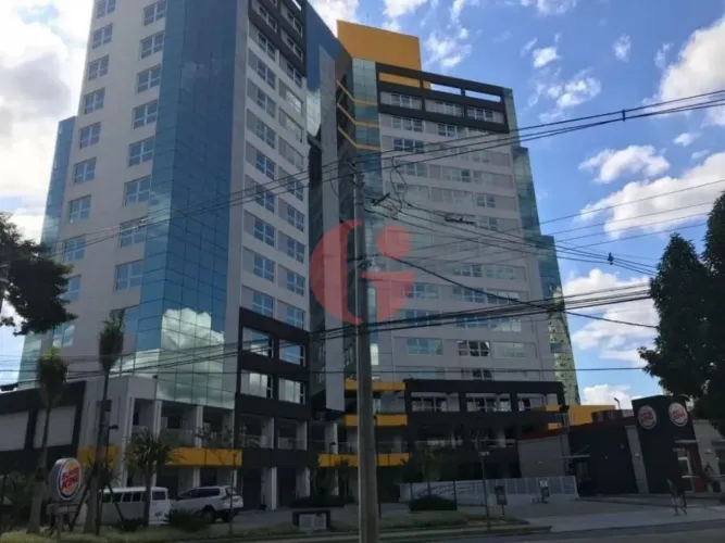 Sala comercial à venda com 35,37 m² e com 01 banheiro- No bairro Centro