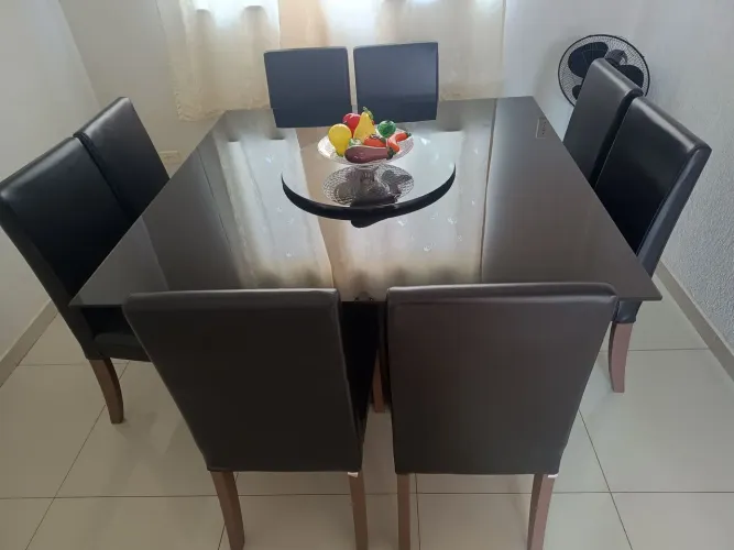 Mesa de Jantar com 8 Cadeiras