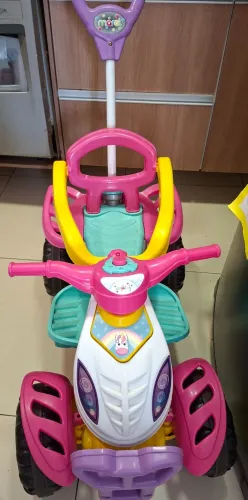 Carrinho/motoca quadriciclo infantil 