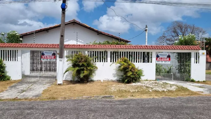 VENDO CASA COM PISCINA EM SALINAS (Aceita financiamento)