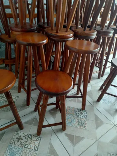 Banqueta madeira peroba 52 cm até o acento 