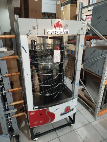 R1 Máquina de assar com 8 grades giratórias 128kg Progás