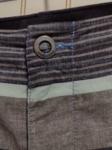 Bermuda masculina surf Volcom tamanho 46<br>