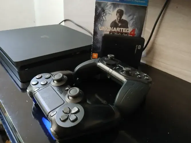 ps4 500gb mais 500gb de HD Externo: com dois controles e um jogo Uncharted4
