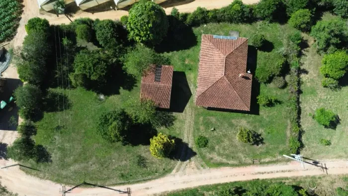PEDRA AZUL - CHACARA COM CASA PROXIMA DA VILA