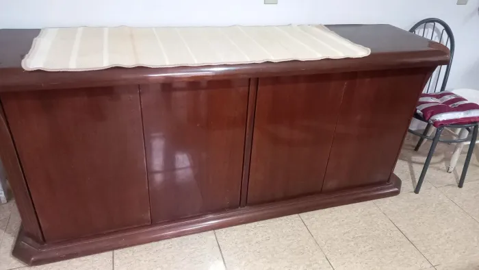 Mesa de Jantar com oito cadeiras e balcão