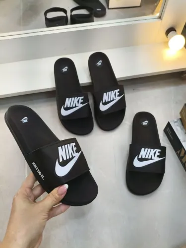 Chinelo Nk preto