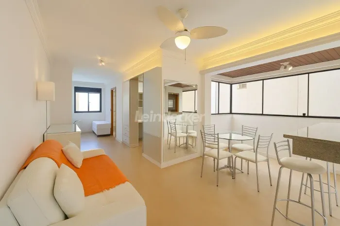 Apartamento à venda, mobiliado, com 1 dormitório e 1 vaga no Passo D`Areia
