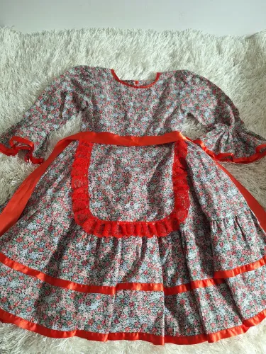 Vestido Infantil Floral com Detalhes em Vermelho