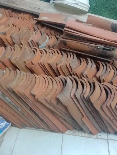 Telhas de barro usadas