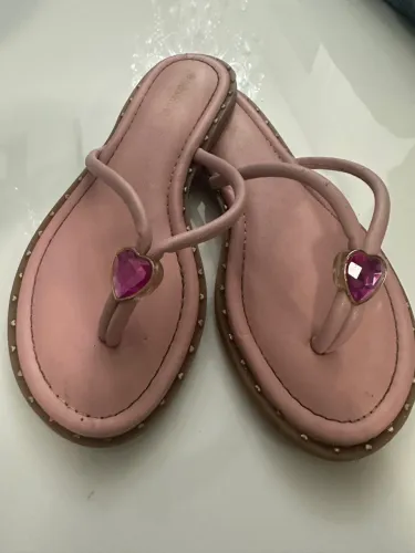 Rasteirinha infantil rosa com detalhe de coração n 32
