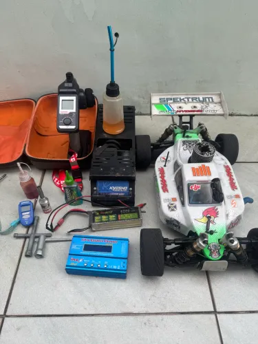 Carrinho Kyosho a Gasolina Completo - Pronto para Usar!