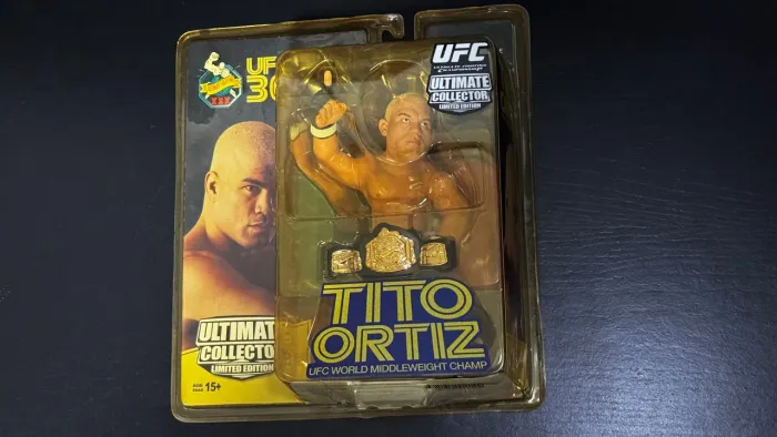 Boneco UFC Round 5 Tito Ortiz Edição Limitada com Bandeira do México Raríssimo