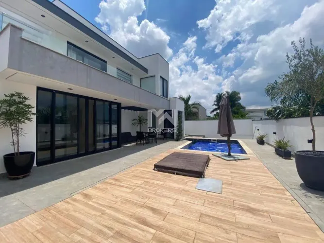 Casa à venda no Condomínio Santa Isabel em Louveira - SP.