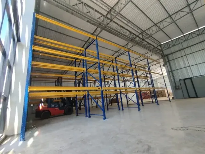 Prateleira para auto mecânica