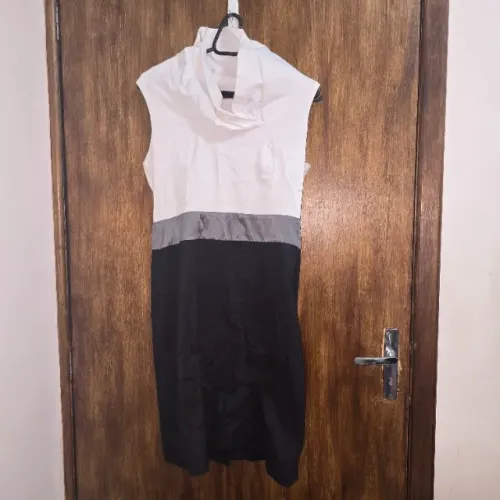 Vestido Preto e Branco c/ Detalhes