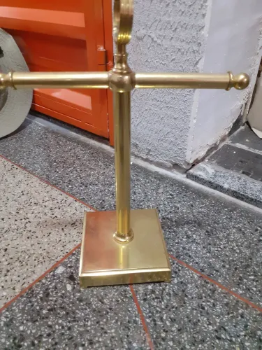 Porta Toalha de Banheiro em Metal Dourado