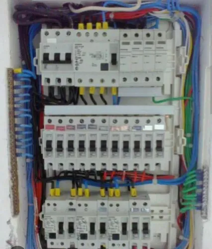 Bombeiro hidráulico e eletricista 