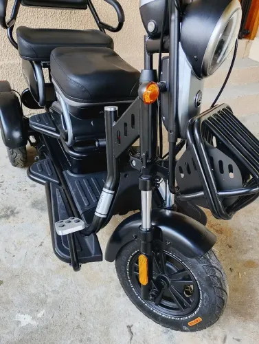 Triciclo elétrico