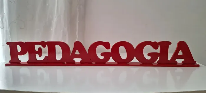 Decoração de mesa nome  Pedagogia em MDF, tamanho 80 X 10.    R$ 50,00