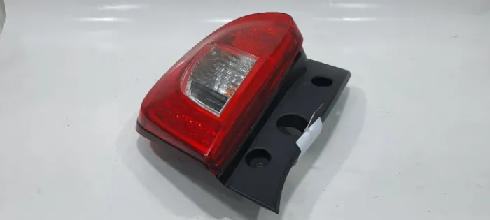 Lanterna Traseira Esquerda Avaria Nissan March 2019 22537505