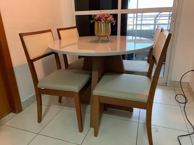Mesa de Jantar Redonda com 4 Cadeiras madeira 