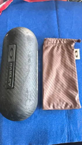 Oakley - Estojo e Flanela Óculos