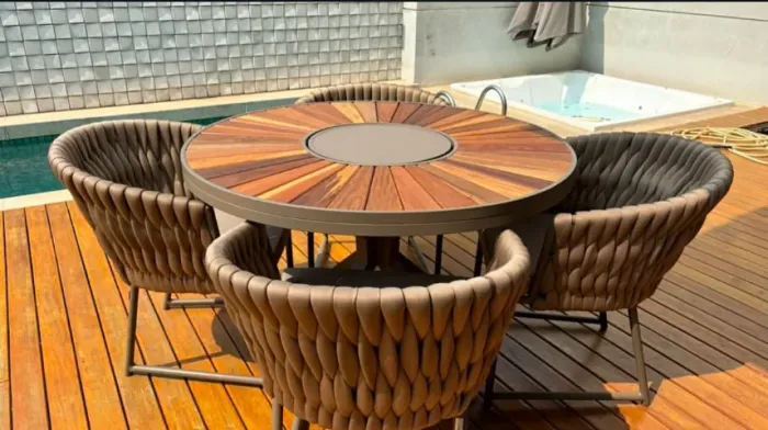 MESA COM TAMPO DE MADEIRA (FORMATO PIZZA) P/ ÁREA EXTERNA
