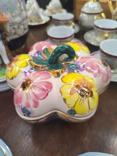 peça em porcelana