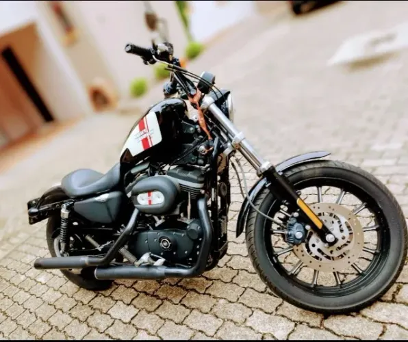 Harley XL 883R em ótimo estado, abaixo da FIPE
