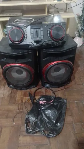 Vendo mini system LG cj87 1800w com karaoke,obs: bluetooth com erro