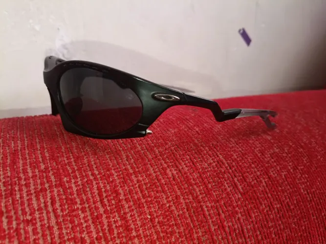 Óculos escuros Oakley Plantaris- usado em bom estado