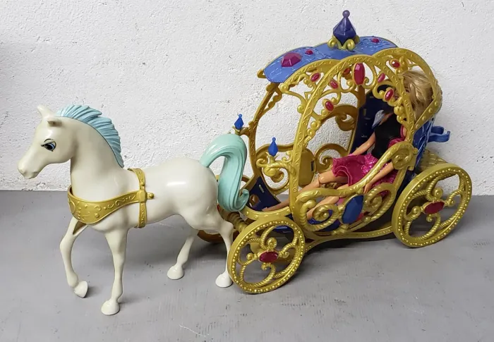 Carruagem princesa Disney ler descrição
