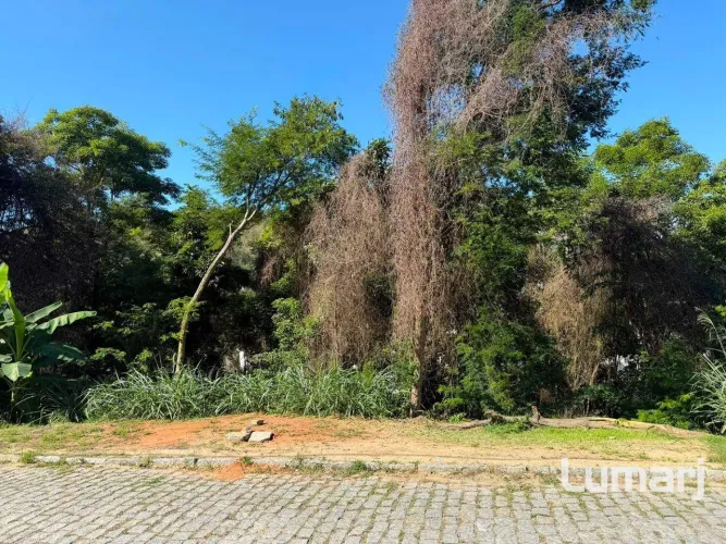 Oportunidade: Terreno Exclusivo em meio à Natureza