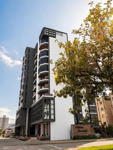 Cobertura com 3 suítes, piscina privativa e vista 360° no Centro de Timbó