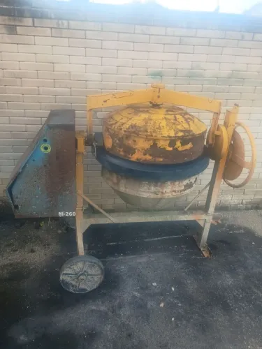 Betoneira 250lt Pouco uso.
