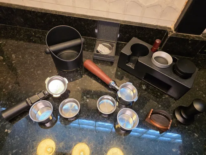 Máquina Oster + Kit Barista de Precisão (51mm)