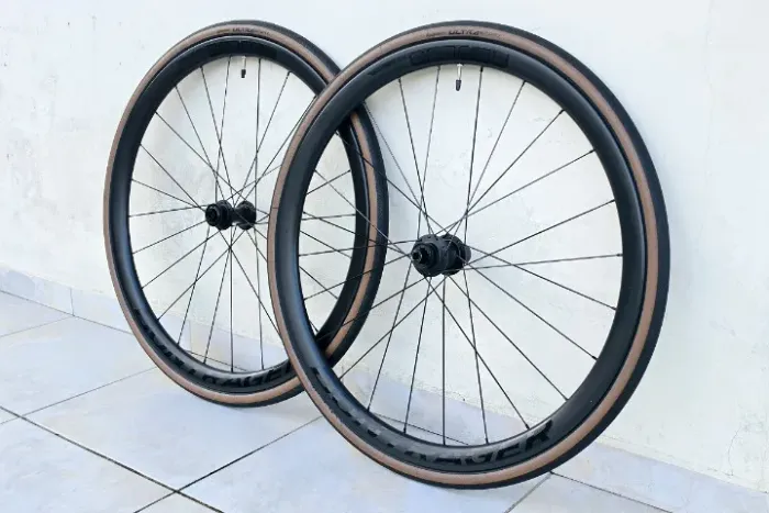 Rodas Bontrager Aeolus Elite 35 Carbon Disc Tubeless - Freehub HG - 1685g - Road Speed