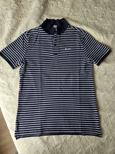 Camisa polo Nike listrada preta e branca tamanho M