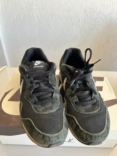 Nike Venture Runner 42