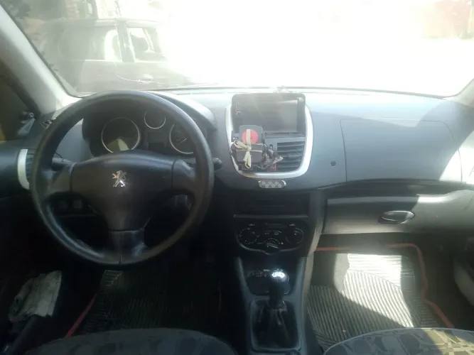 Peugeot 207 Sedan Passion XR 1.4 Flex 8V 4P 2011